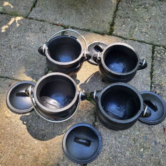 Small Cast Iron Cauldron - Picture 3 of 3